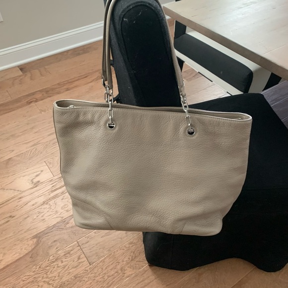 Tory Burch large leather shoulder tote/purse taupe/gray with silver chain - Picture 2 of 5